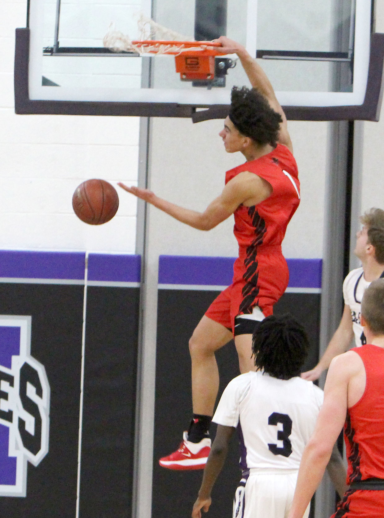 Chi-Hi boys basketball at Eau Claire Memorial 1-3-20